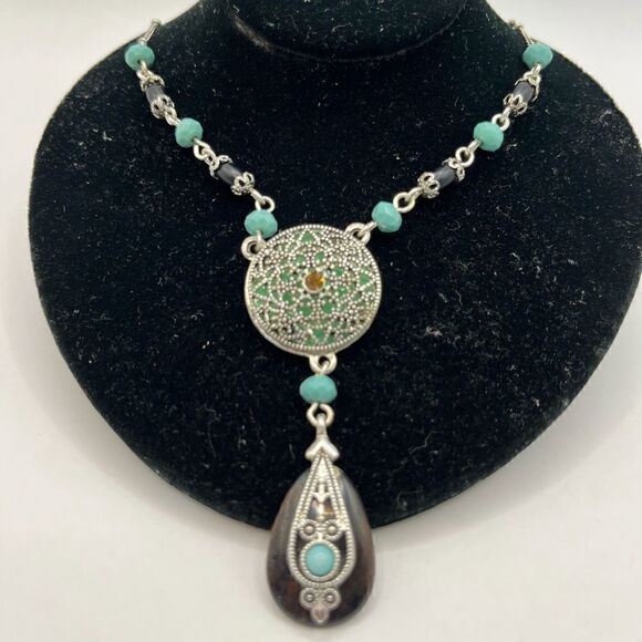 Avon, NR Necklace and earrings - Picture 8 of 8